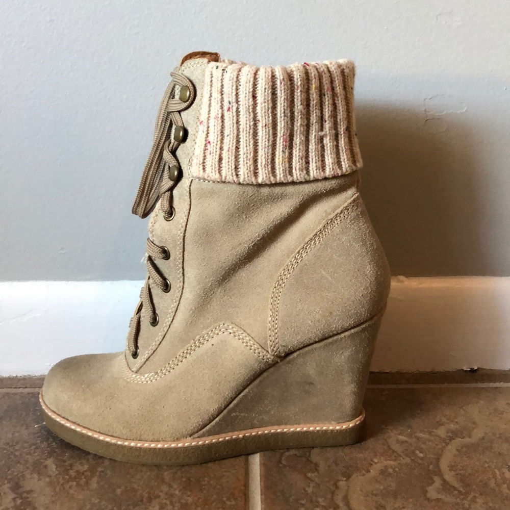 Boots - Picture 2 of 3